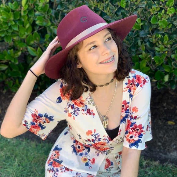 Meet your Posher, Megan - Picture 1 of 1